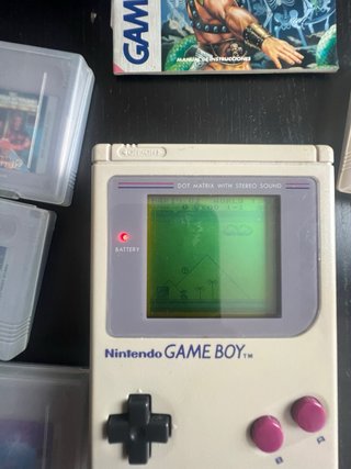 Nintendo Game Boy con funda y juegos
