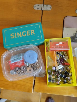 Máquina Coser Singer 801Z con repuestos originales