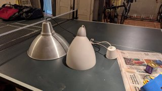 Lámpara colgante metal y plástico 15€ cada una