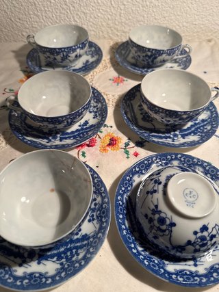 Porcellana Giapponese. 6 piatti da 13 cm e 6 tazze