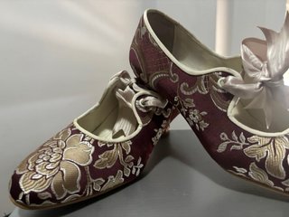 Traje de Fallera granate