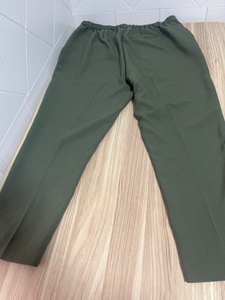 Pantalón Kiabi verde oscuro nuevo