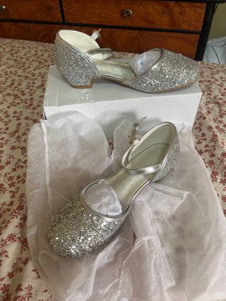 Zapatos de fiesta plateados con purpurina