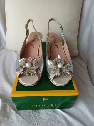 Zapatos de Tacón Plateados Pitillos