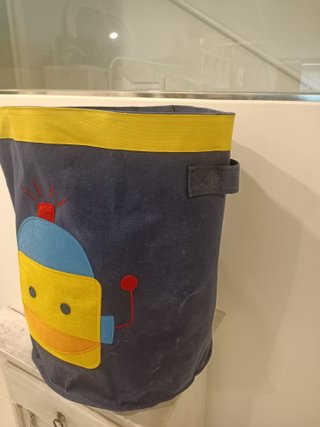 Cesta de tela con diseño de robot