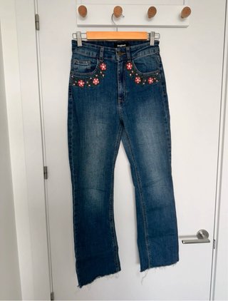 Vaqueros Desigual rectos bordados florales