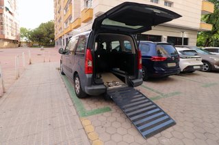 Peugeot Partner 2009 adaptada silla de ruedas