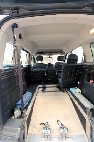 Peugeot Partner 2009 adaptada silla de ruedas