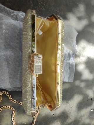Bolso de fiesta dorado con cadena