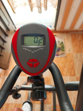 Bicicleta Elíptica Negra y Roja