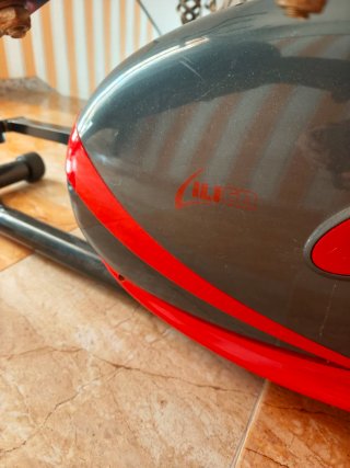 Bicicleta Elíptica Negra y Roja