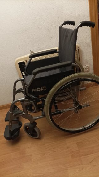 Silla de ruedas para adultos, muy buen estado.