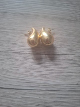 Pendientes dorados lágrima
