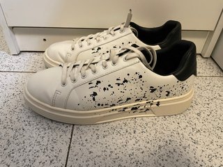 Zapatillas Zara Blancas con Salpicaduras