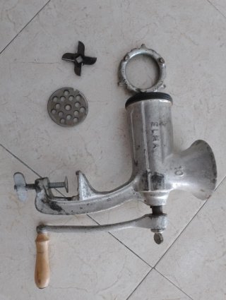 Máquina de Picar Carne y Tomate Elma