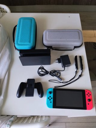 Nintendo Switch V2 con accesorios