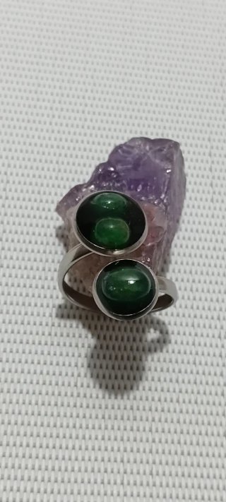 Anillo de Acero Inoxidable con Esmeralda.