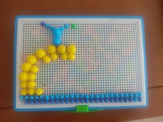 Juego de mesa infantil con piezas