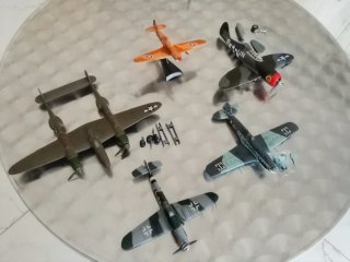 Set di 5 modellini di aerei da guerra