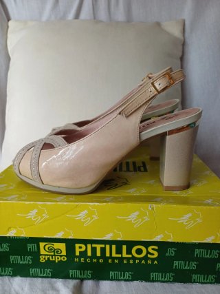Zapatos de Tacón Pitillos Beige