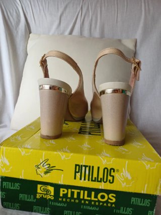 Zapatos de Tacón Pitillos Beige