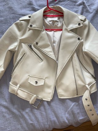 Chaqueta de cuero beige Stradivarius