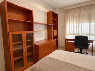 Dormitorio completo de madera maciza