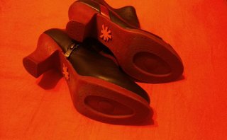 Botines negros y rojos de tacón