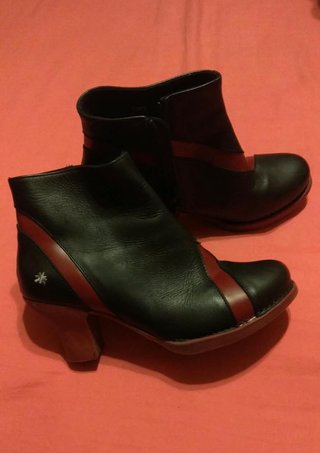 Botines negros y rojos de tacón