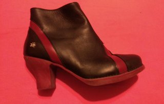 Botines negros y rojos de tacón