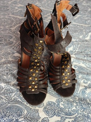 Sandalias Mustang con Tachuelas Talla 38
