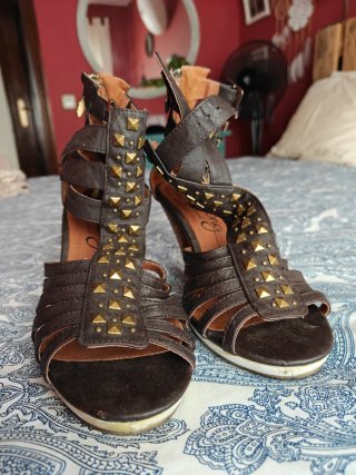 Sandalias Mustang con Tachuelas Talla 38