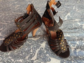Sandalias Mustang con Tachuelas Talla 38