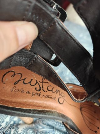 Sandalias Mustang con Tachuelas Talla 38