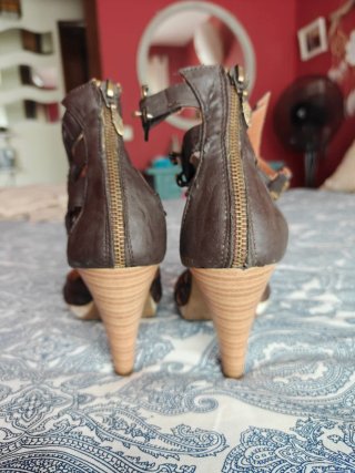 Sandalias Mustang con Tachuelas Talla 38