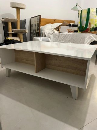 Mesa de centro blanca y madera