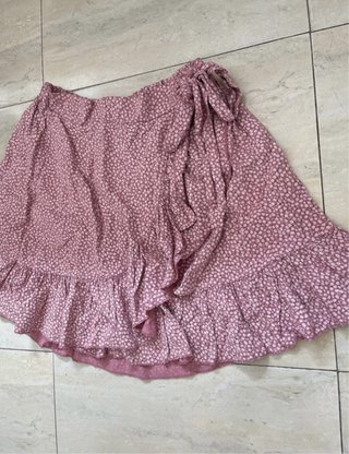 Falda Corta Rosa con Estampado