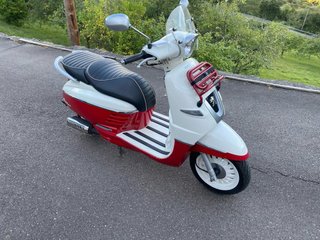 Scooter Peugeot Django