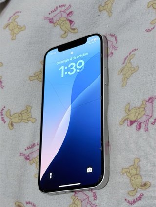 iPhone 12 128 GB blanco – 86% batería – con funda