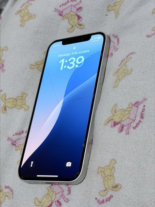 iPhone 12 128 GB blanco – 86% batería – con funda