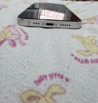 iPhone 12 128 GB blanco – 86% batería – con funda