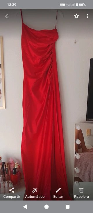 Vestido rojo elegante mujer