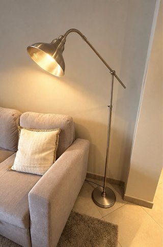 Lámpara de pie IKEA metálica