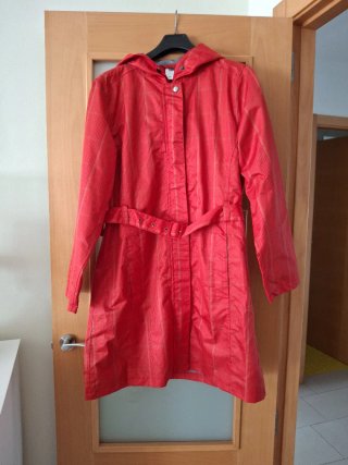 Chubasquero Rojo con Cinturón