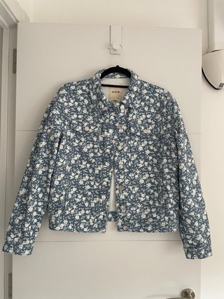 Cazadora vaquera con flores Sezane