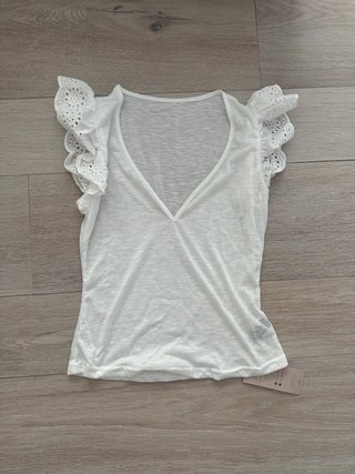 Camiseta Blanca con Volantes