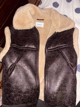 Chaleco borrego Stradivarius cremallera marrón