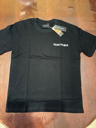 T-shirt Nude Project Preta