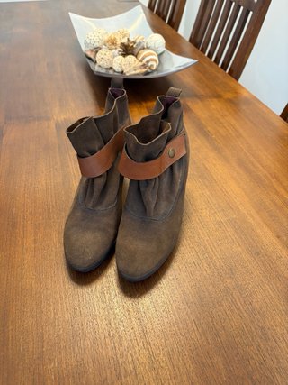 Botines Hispanitas Ante Marrón Tacón