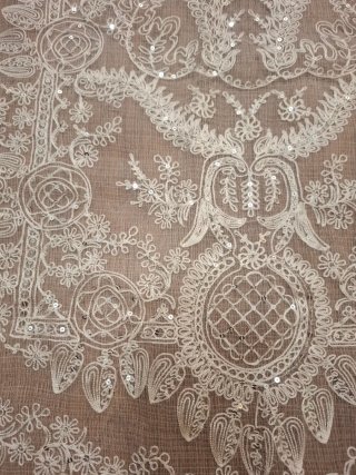 Manteletas falleras blancas